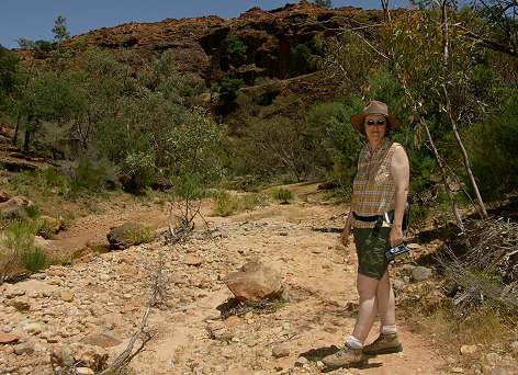 Wandern im trockenen Bachbett