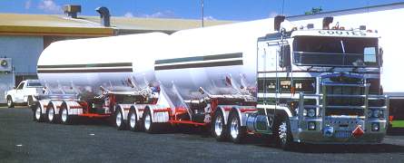 B-Double-Tanker mit Cabin