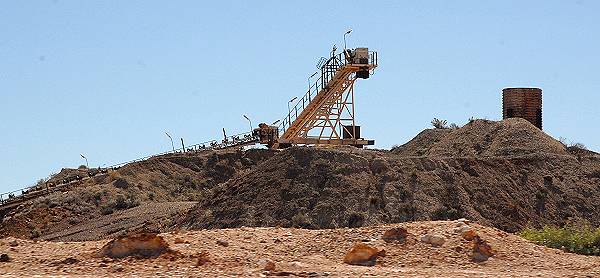 Typische Mine am Wegrand