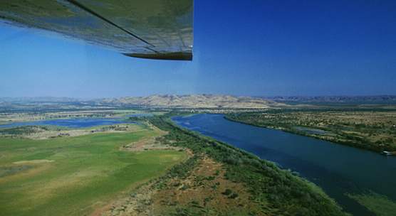 Flug über den Fluss