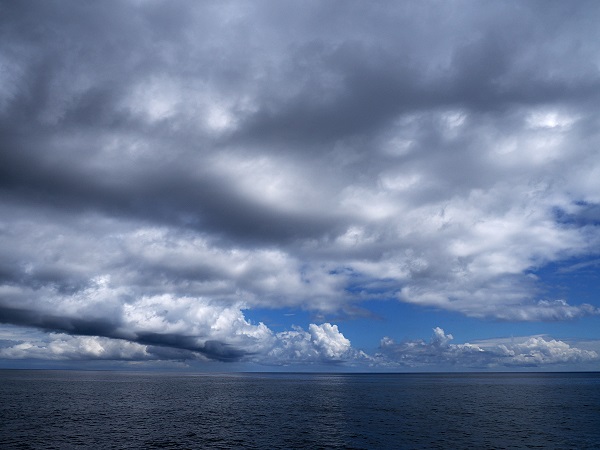 Wolken über dem Meer