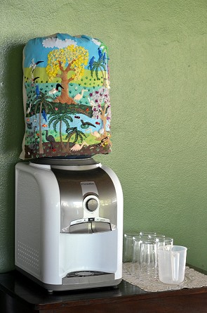 Wasserspender mit Haube