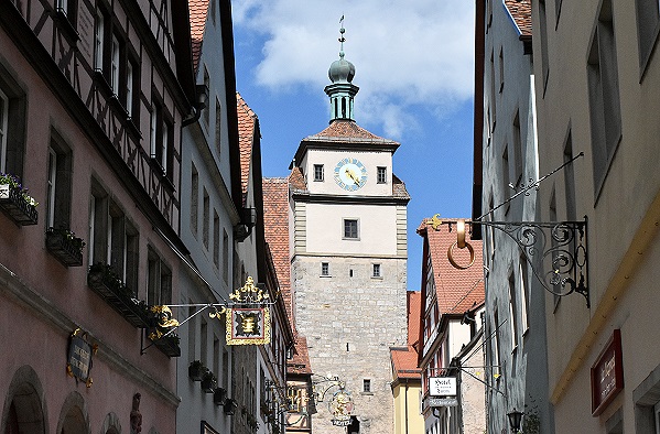 Strasse mit Schildern