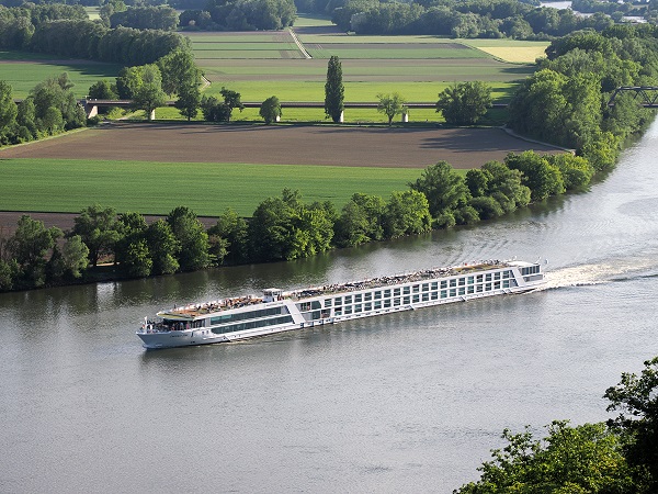 Schiff auf der Donau