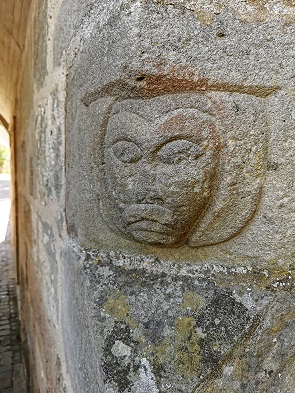 Fratze oder Neidkopf