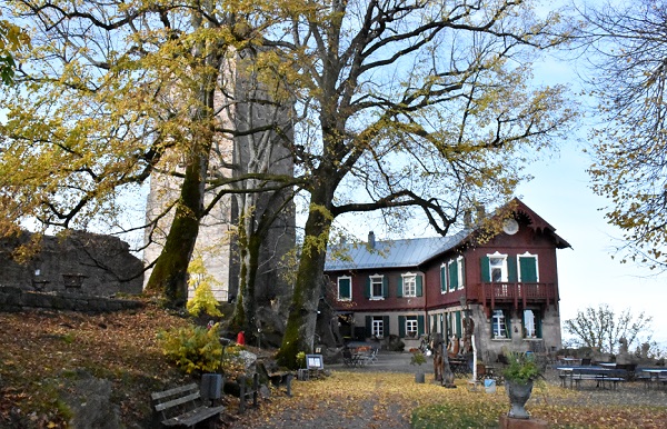 Bergfried und Restaurant