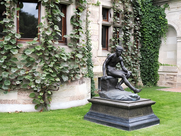 Figur am Schloss