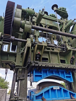 Doppelkurbel-Kniehebel-Tiefziehpresse