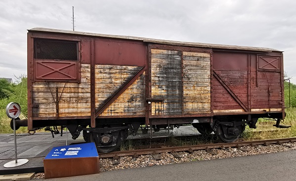 Waggon mit Ausstellung