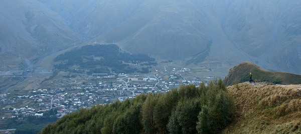 Michael hoch über dem Dorf