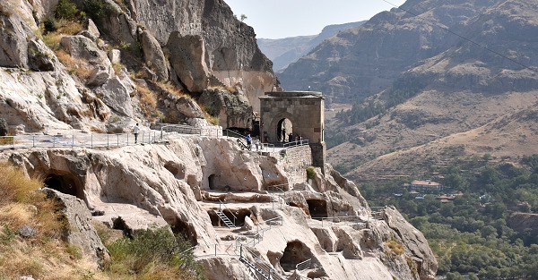 Anlage und Vardzia Resort