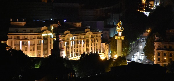 Bei Nacht von Narikala