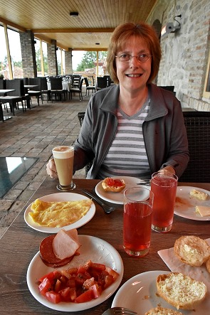 Frühstück auf der Terrasse