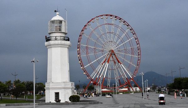 Leuchtturm und Riesenrad