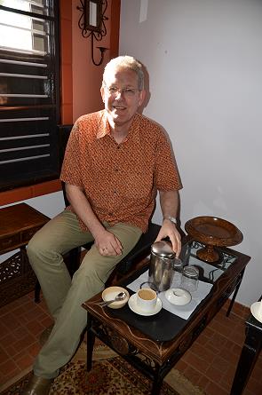 Michael trinkt Kaffee