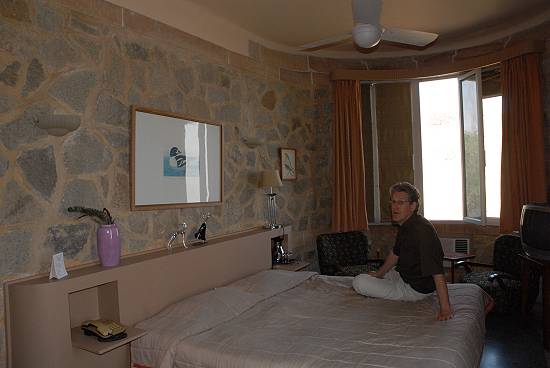 Michael auf dem Bett