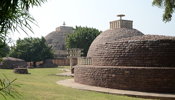 Beide Stupas