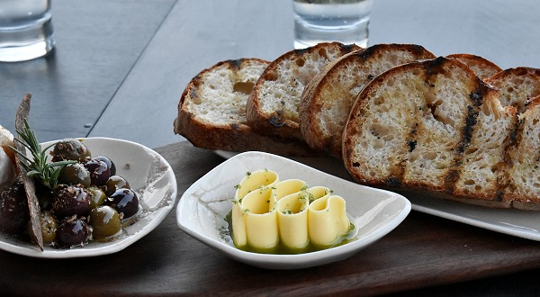 Brot, Butter, Oliven