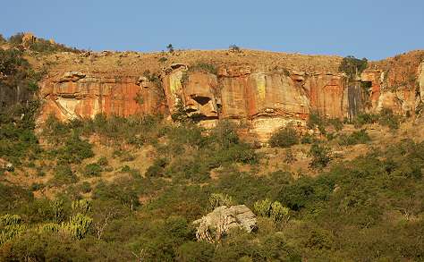 Felswand im Abendlicht am Nghubu Loop