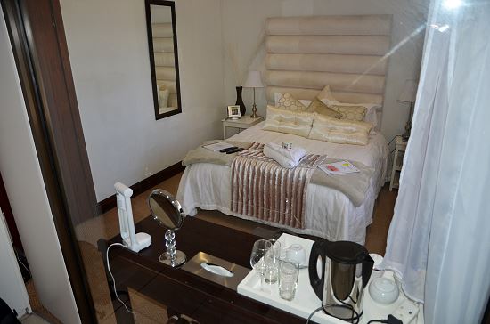 Unser Schlafzimmer vom Bad aus