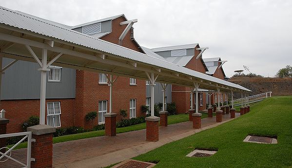 Vorderhaus mit Zimmern